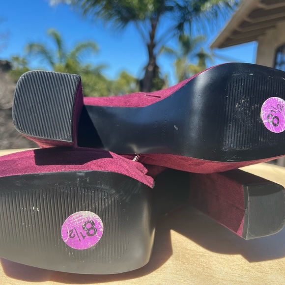 Nine West ankle high- 5” heel boot - Picture 10 of 11